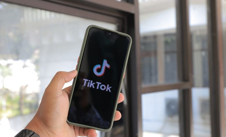Onde Comprar Views TikTok: Guia Confiável para Aumentar Alcance e Engajamento